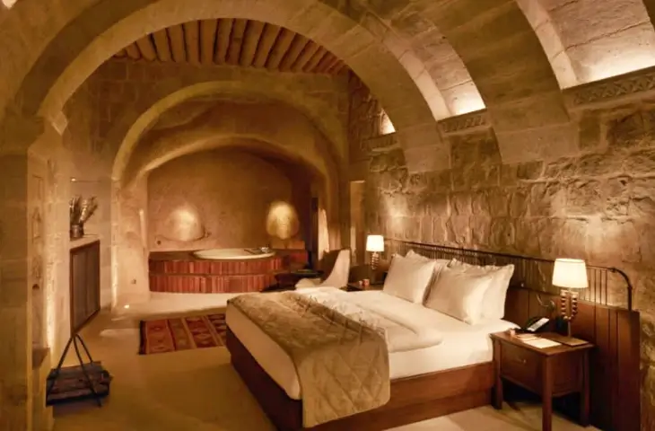 Argos in Cappadocia mağara oda ve jakuzili iç mekan